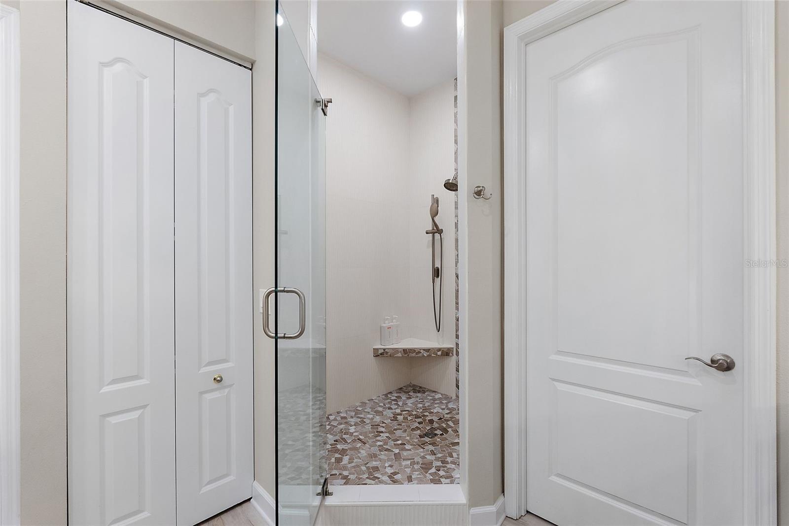 Listing photo id 27 for 100 Beach Drive Ne 301