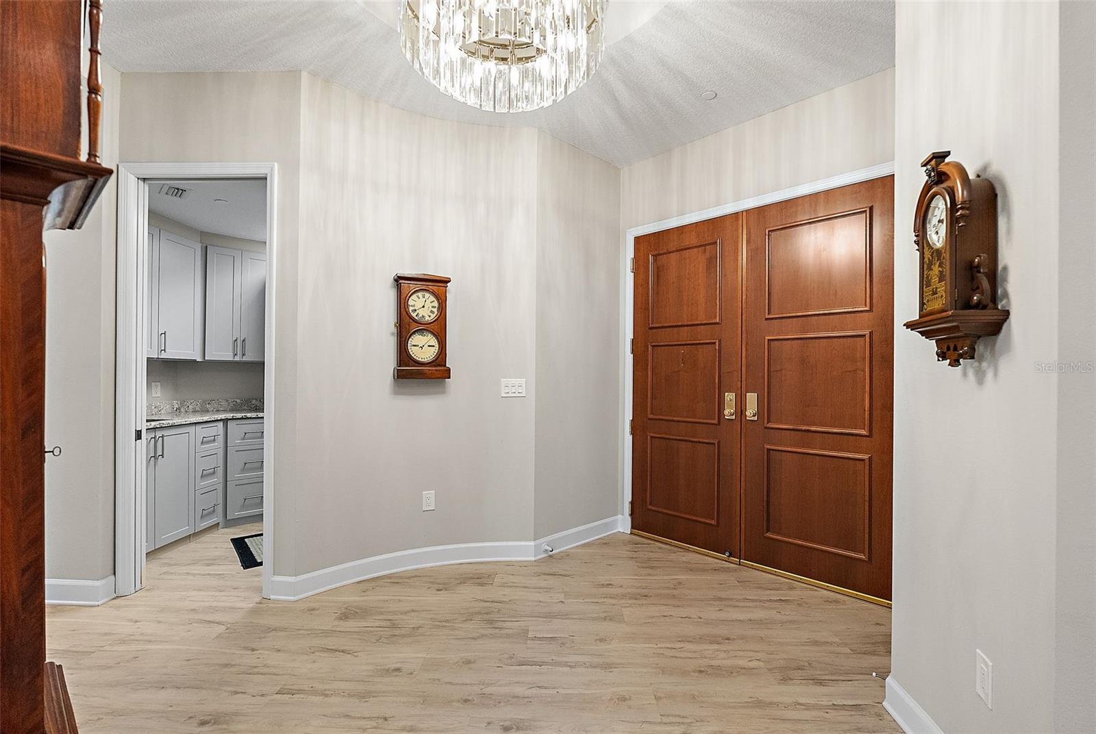 Listing photo id 1 for 100 Beach Drive Ne 301