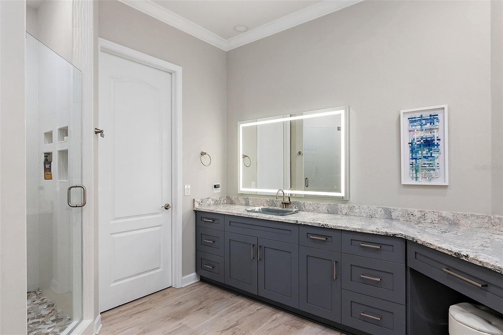 Listing photo id 28 for 100 Beach Drive Ne 301