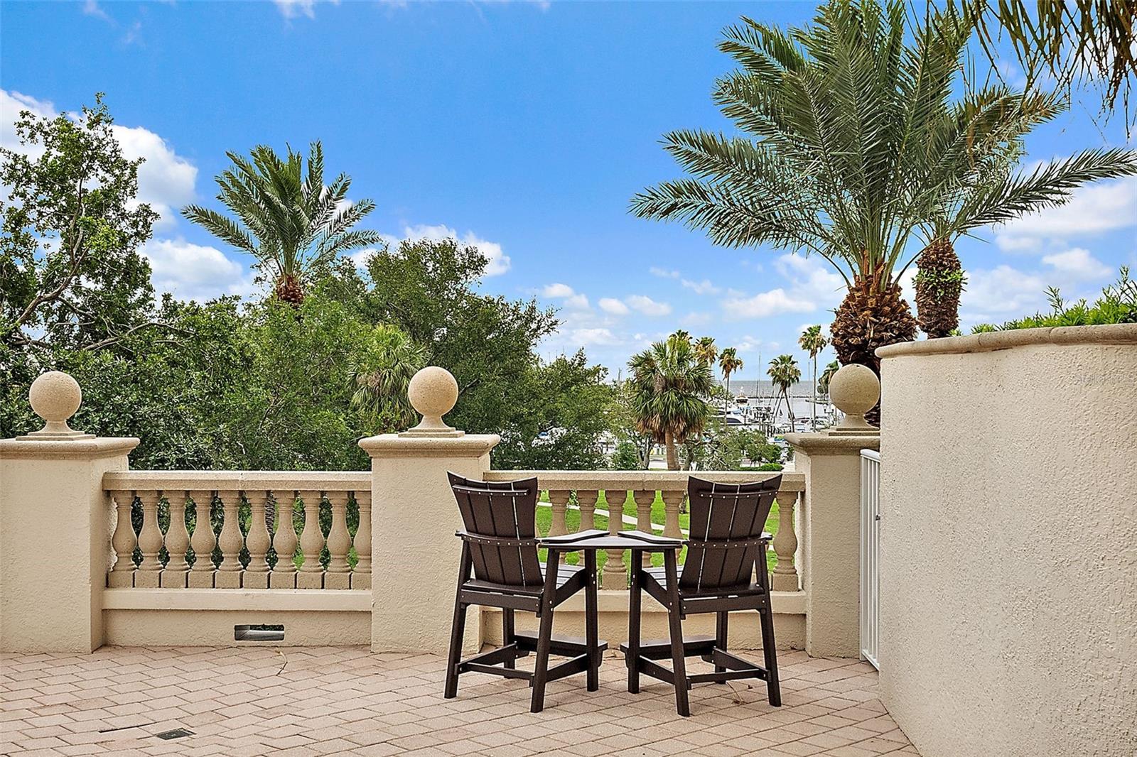 Listing photo id 30 for 100 Beach Drive Ne 301