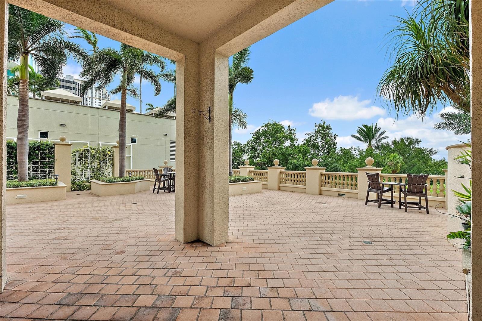 Listing photo id 31 for 100 Beach Drive Ne 301