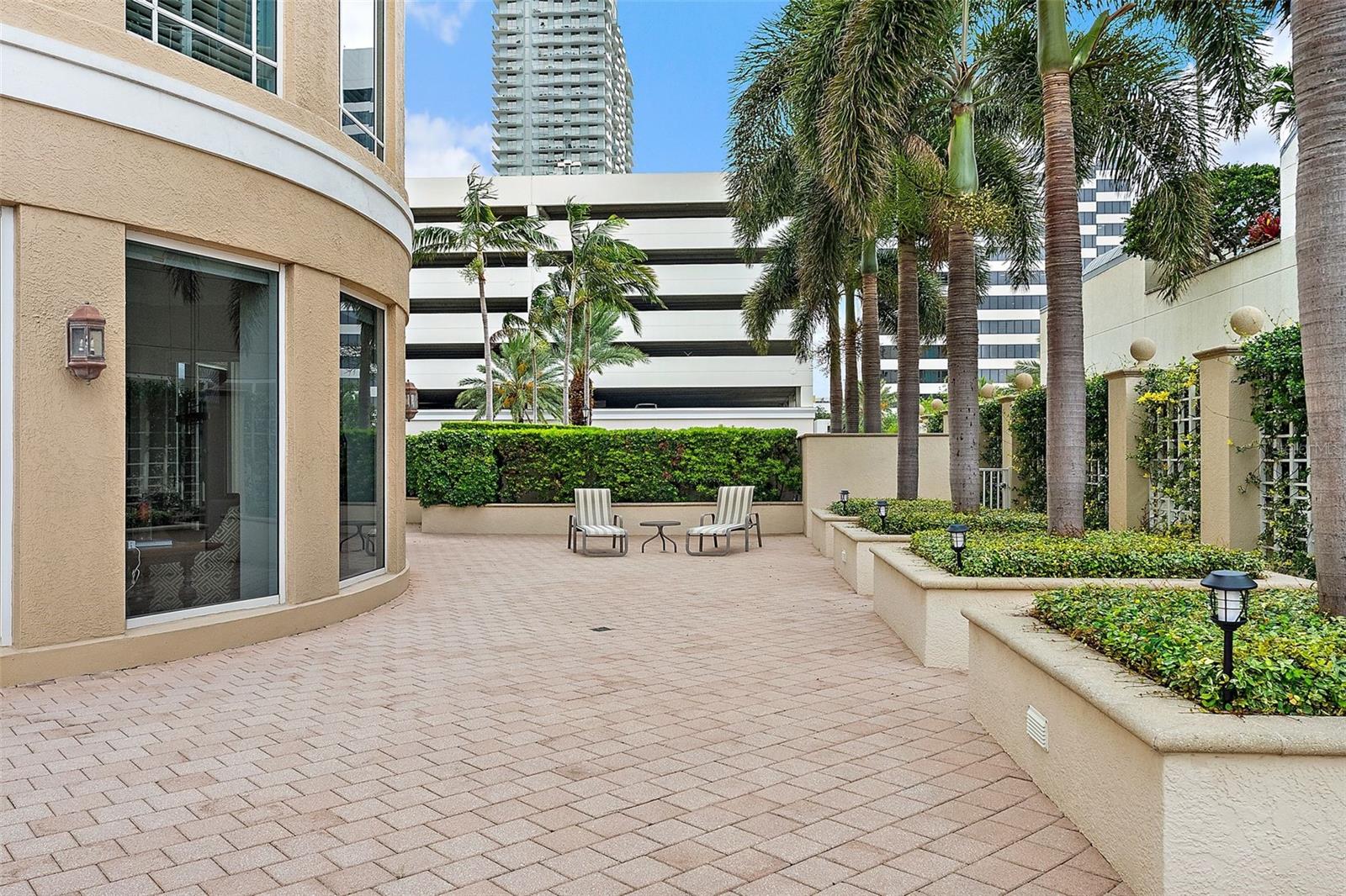 Listing photo id 33 for 100 Beach Drive Ne 301
