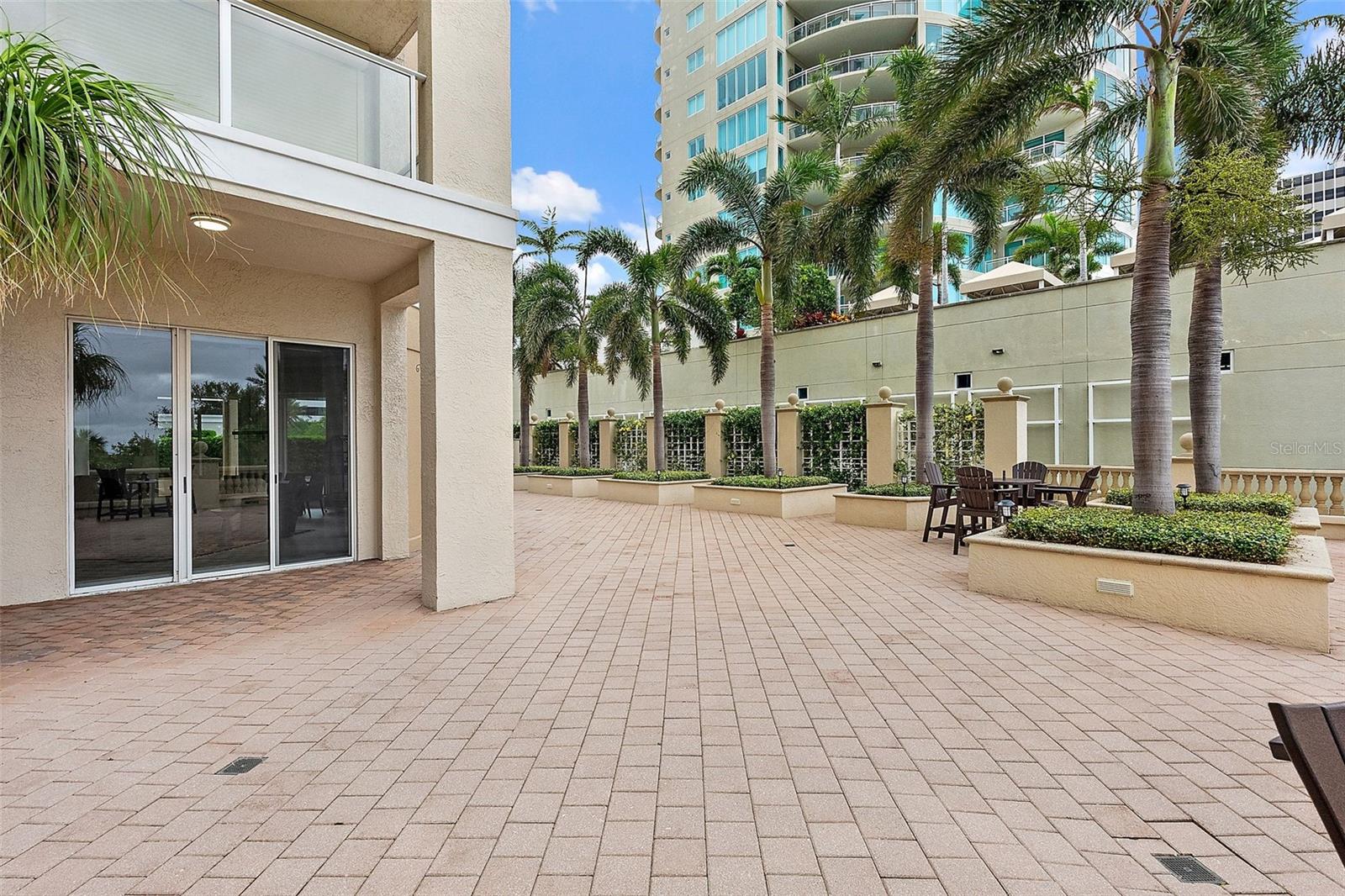 Listing photo id 34 for 100 Beach Drive Ne 301