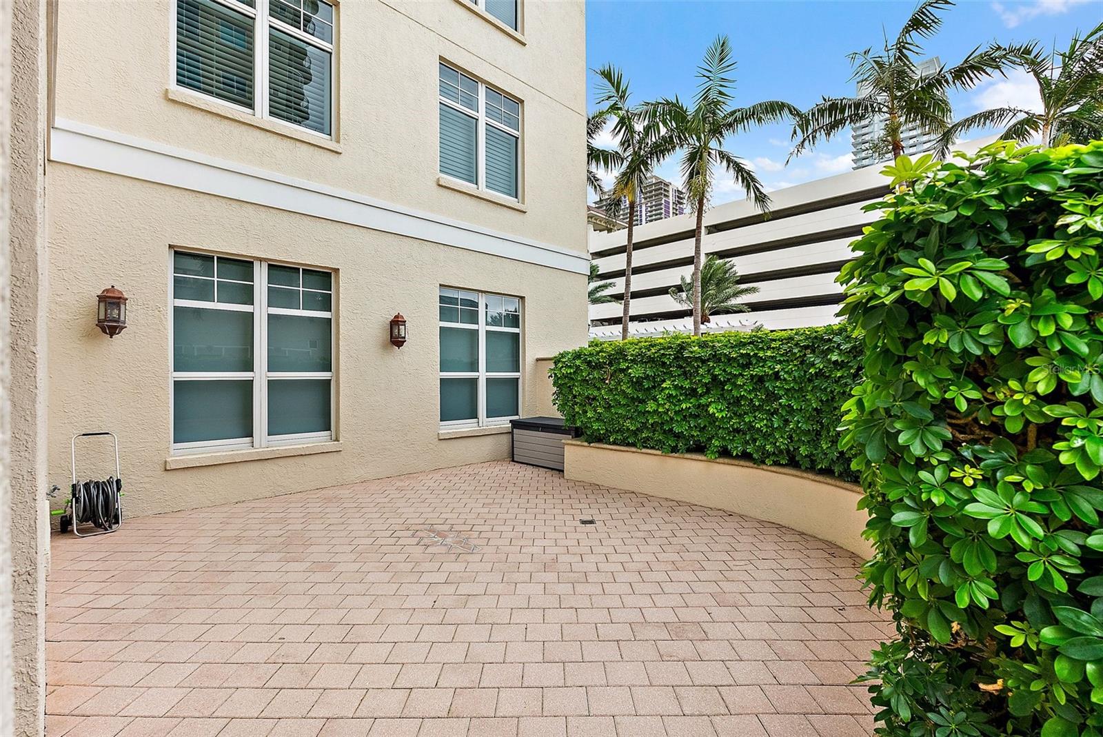 Listing photo id 37 for 100 Beach Drive Ne 301
