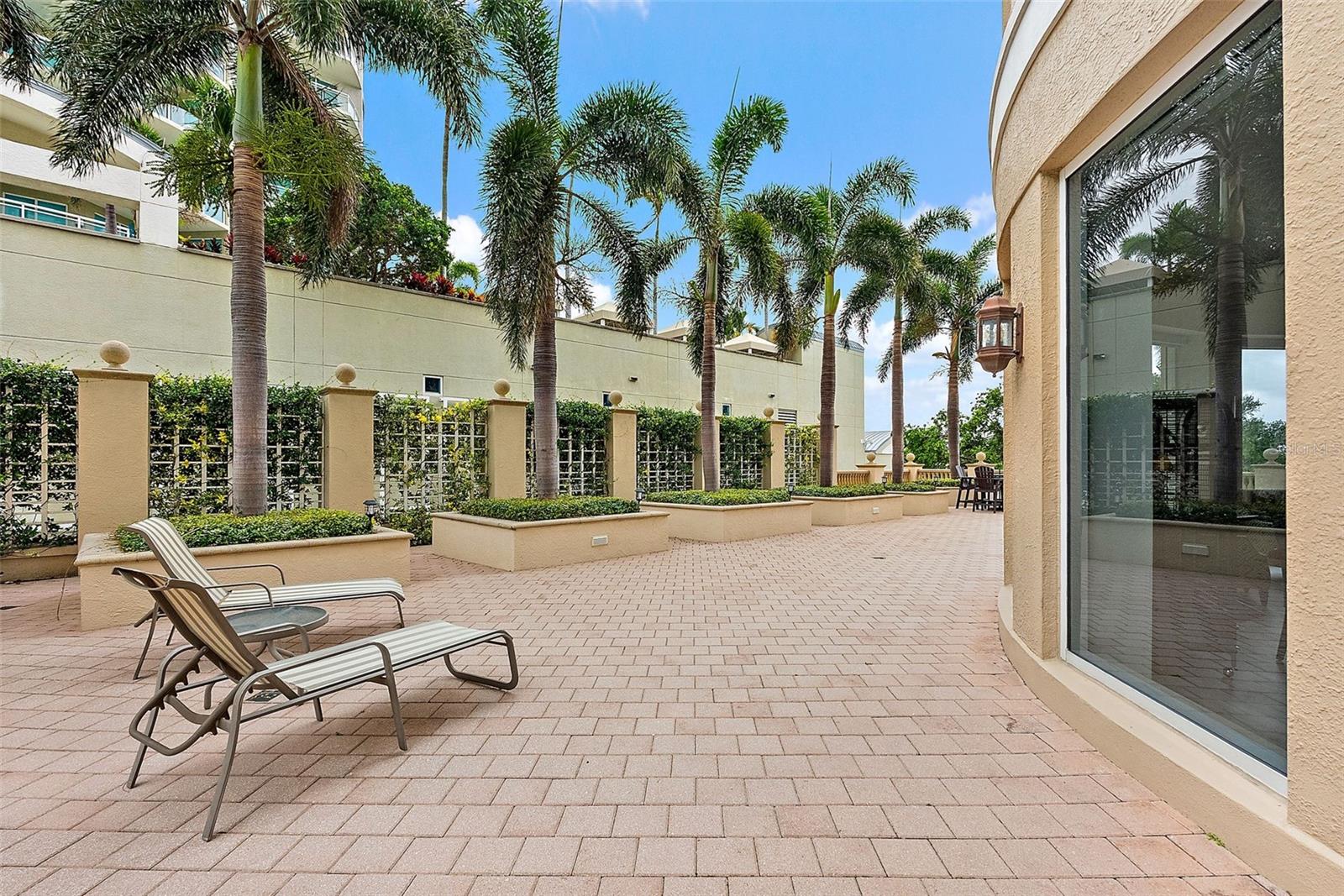 Listing photo id 38 for 100 Beach Drive Ne 301