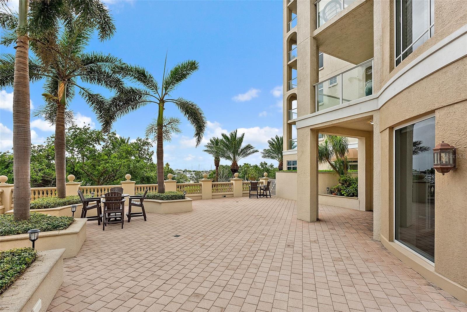 Listing photo id 39 for 100 Beach Drive Ne 301