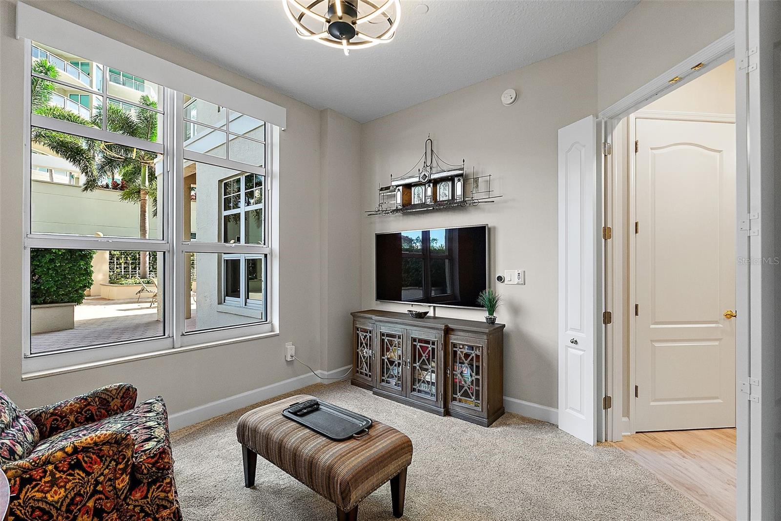 Listing photo id 40 for 100 Beach Drive Ne 301