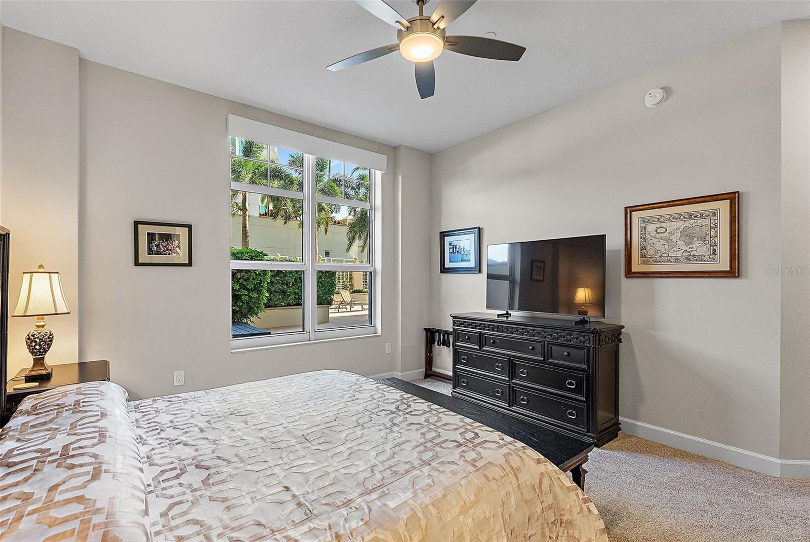 Listing photo id 43 for 100 Beach Drive Ne 301