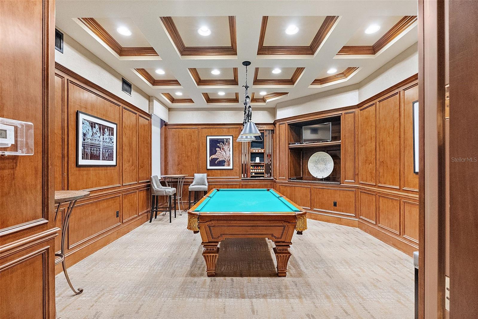 Listing photo id 49 for 100 Beach Drive Ne 301