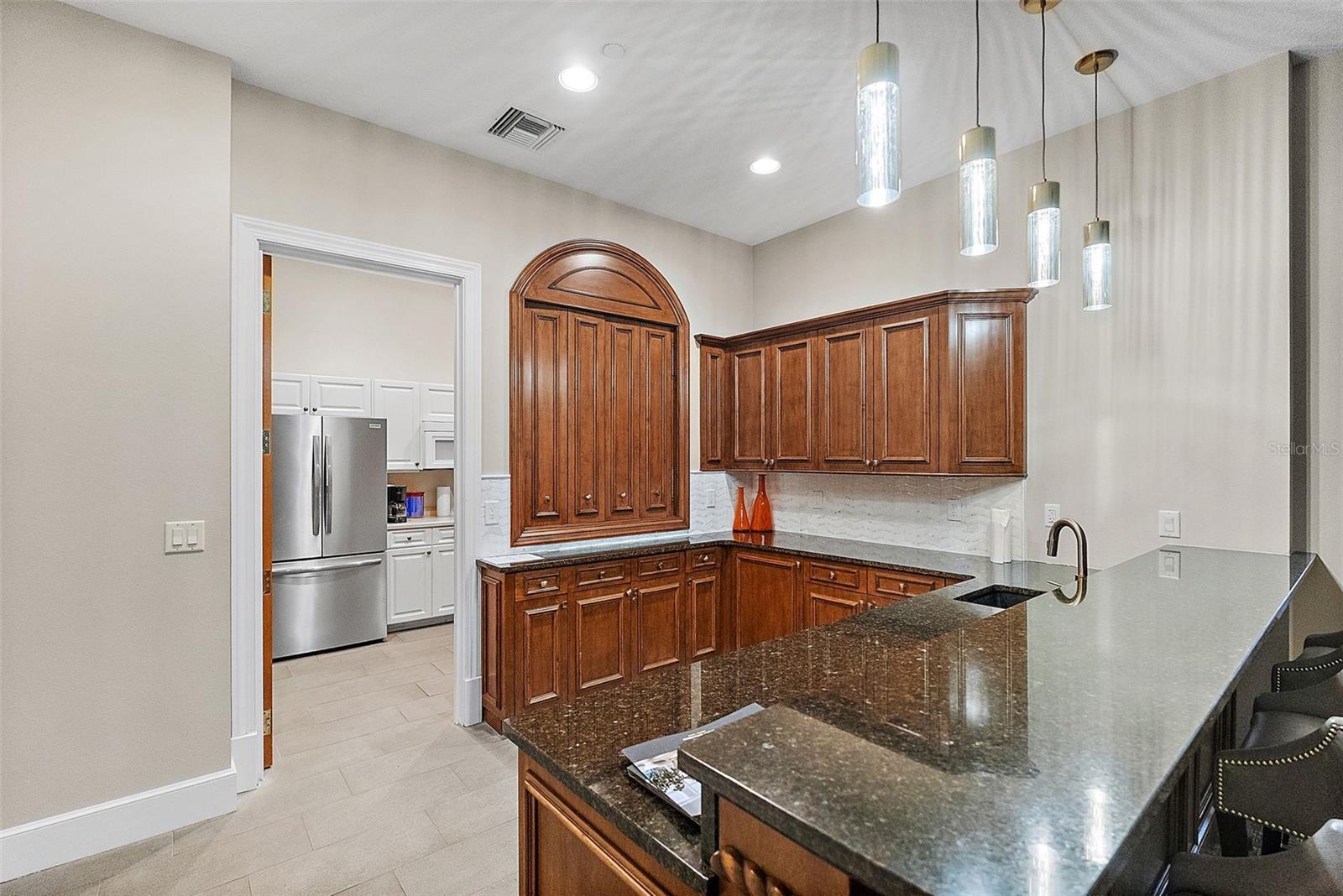 Listing photo id 54 for 100 Beach Drive Ne 301
