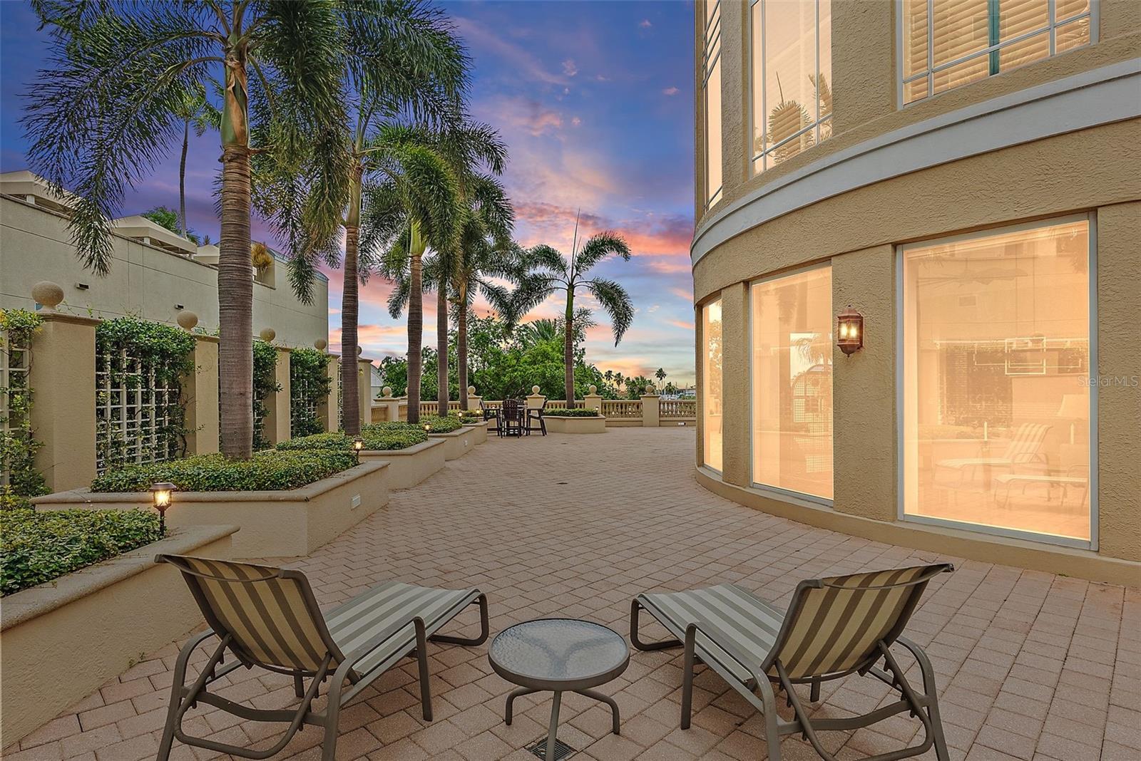 Listing photo id 56 for 100 Beach Drive Ne 301