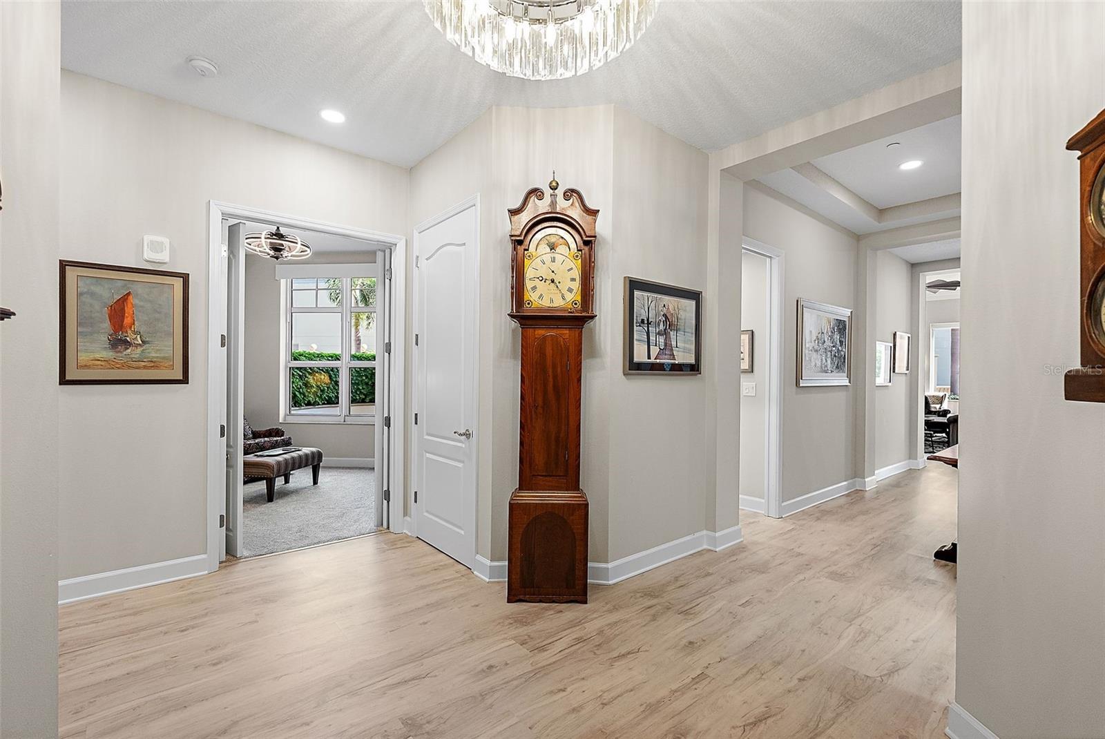Listing photo id 4 for 100 Beach Drive Ne 301