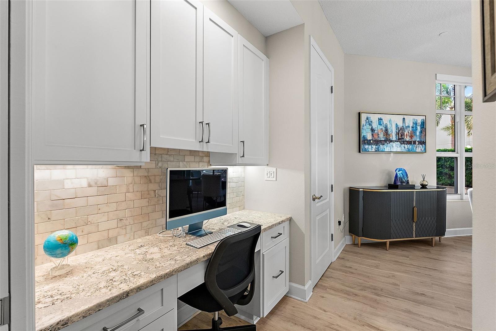 Listing photo id 5 for 100 Beach Drive Ne 301