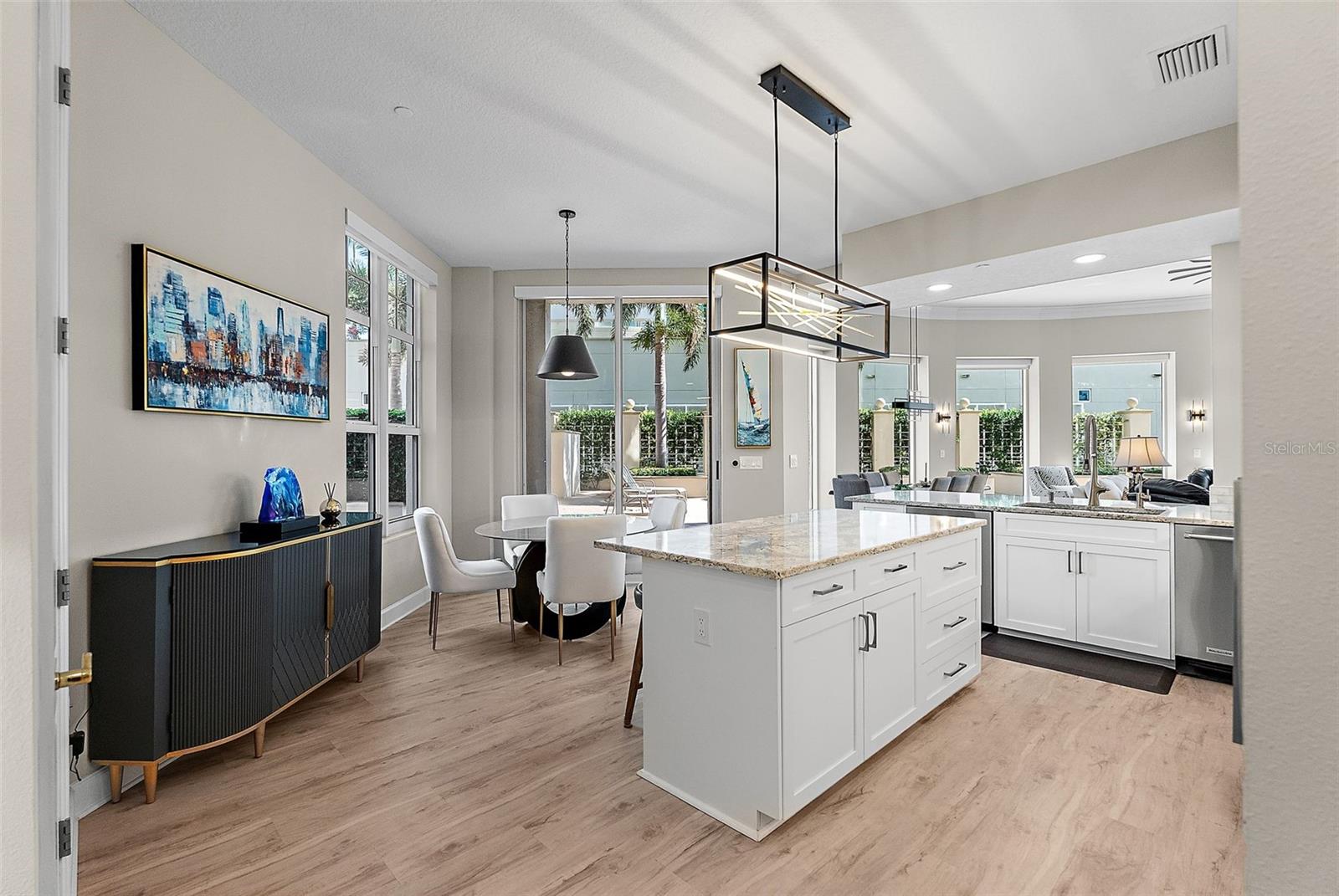 Listing photo id 6 for 100 Beach Drive Ne 301