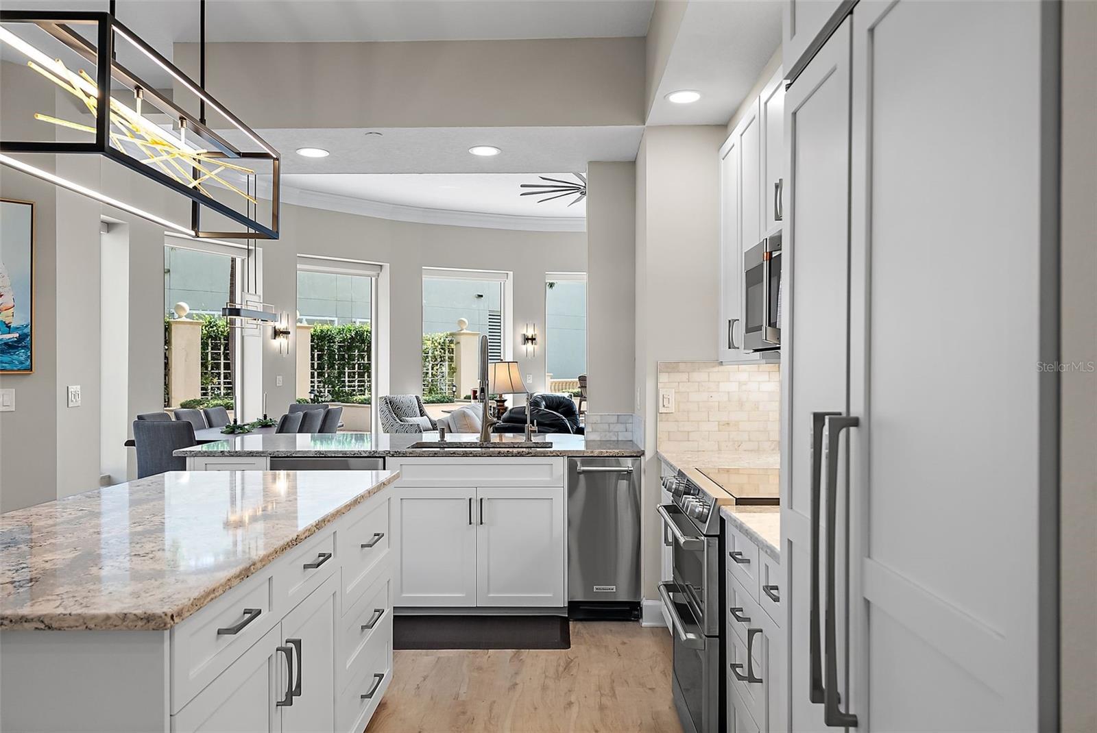 Listing photo id 7 for 100 Beach Drive Ne 301