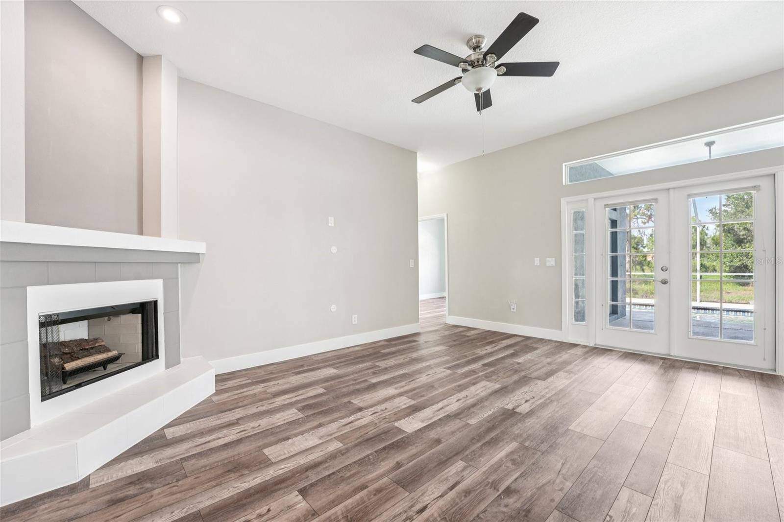 Image 10 of 36 For 18712 Forest Glen Court