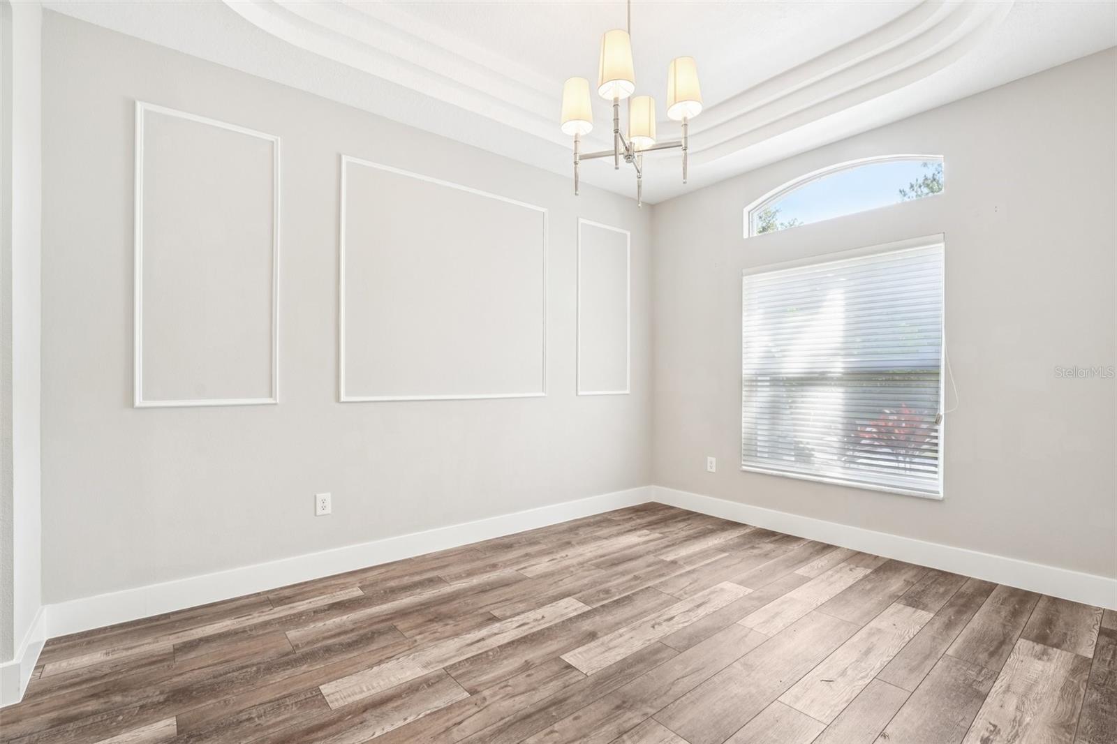 Image 13 of 36 For 18712 Forest Glen Court