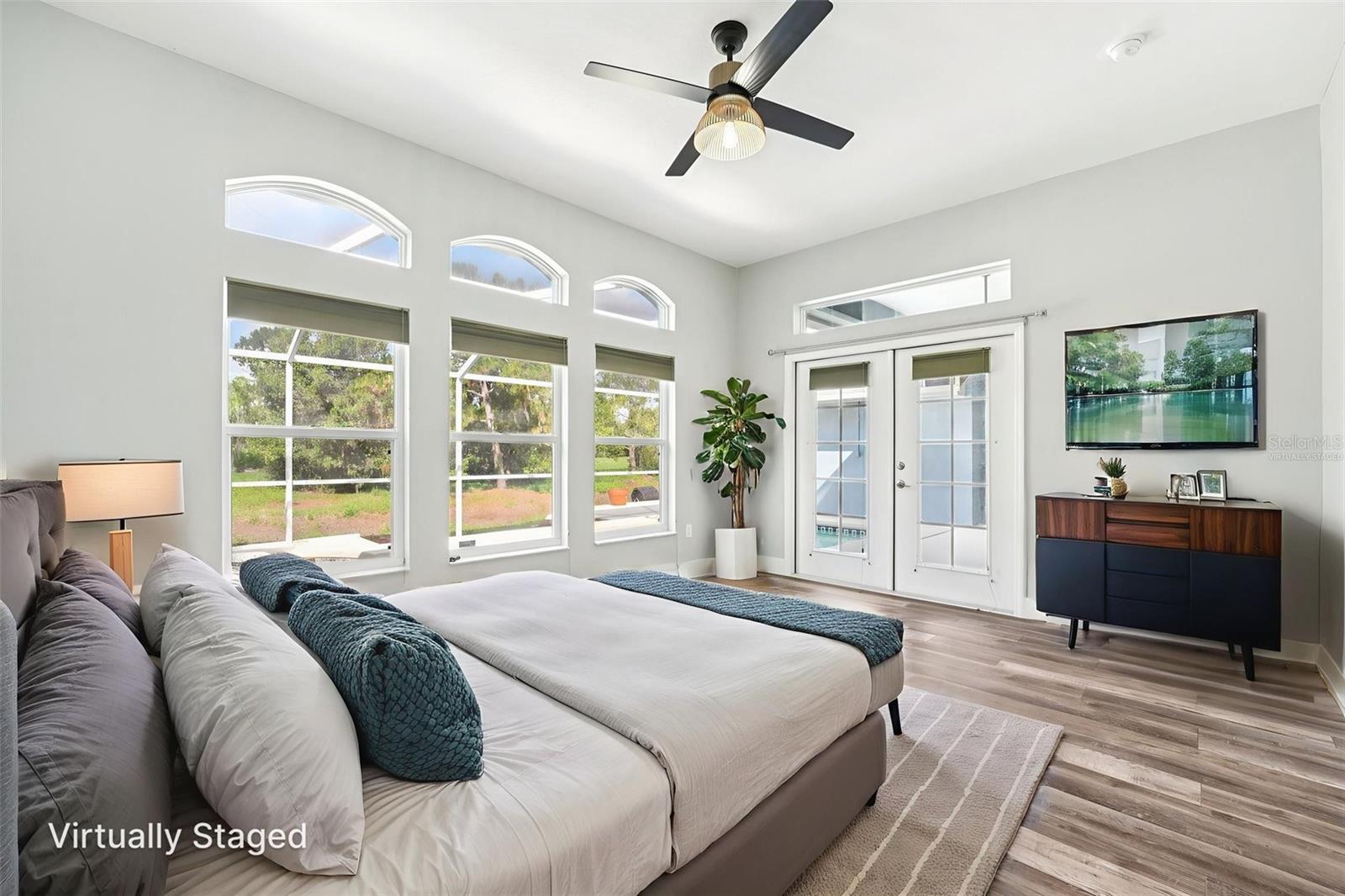 Image 17 of 36 For 18712 Forest Glen Court