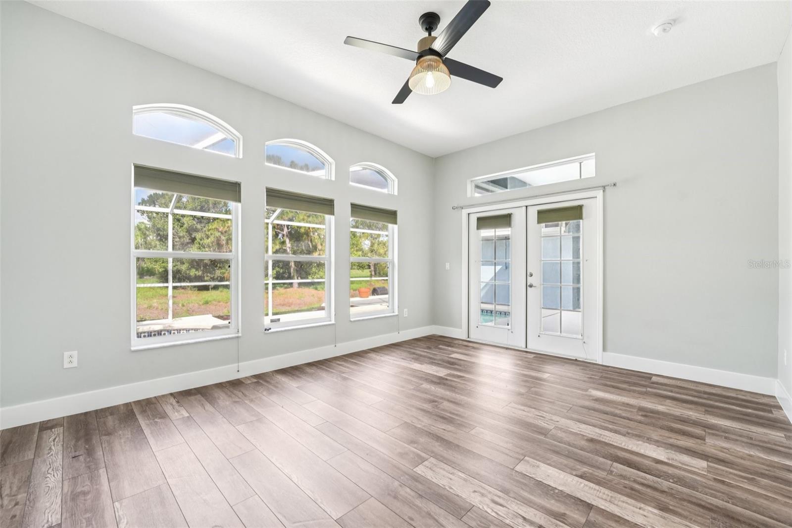 Image 18 of 36 For 18712 Forest Glen Court