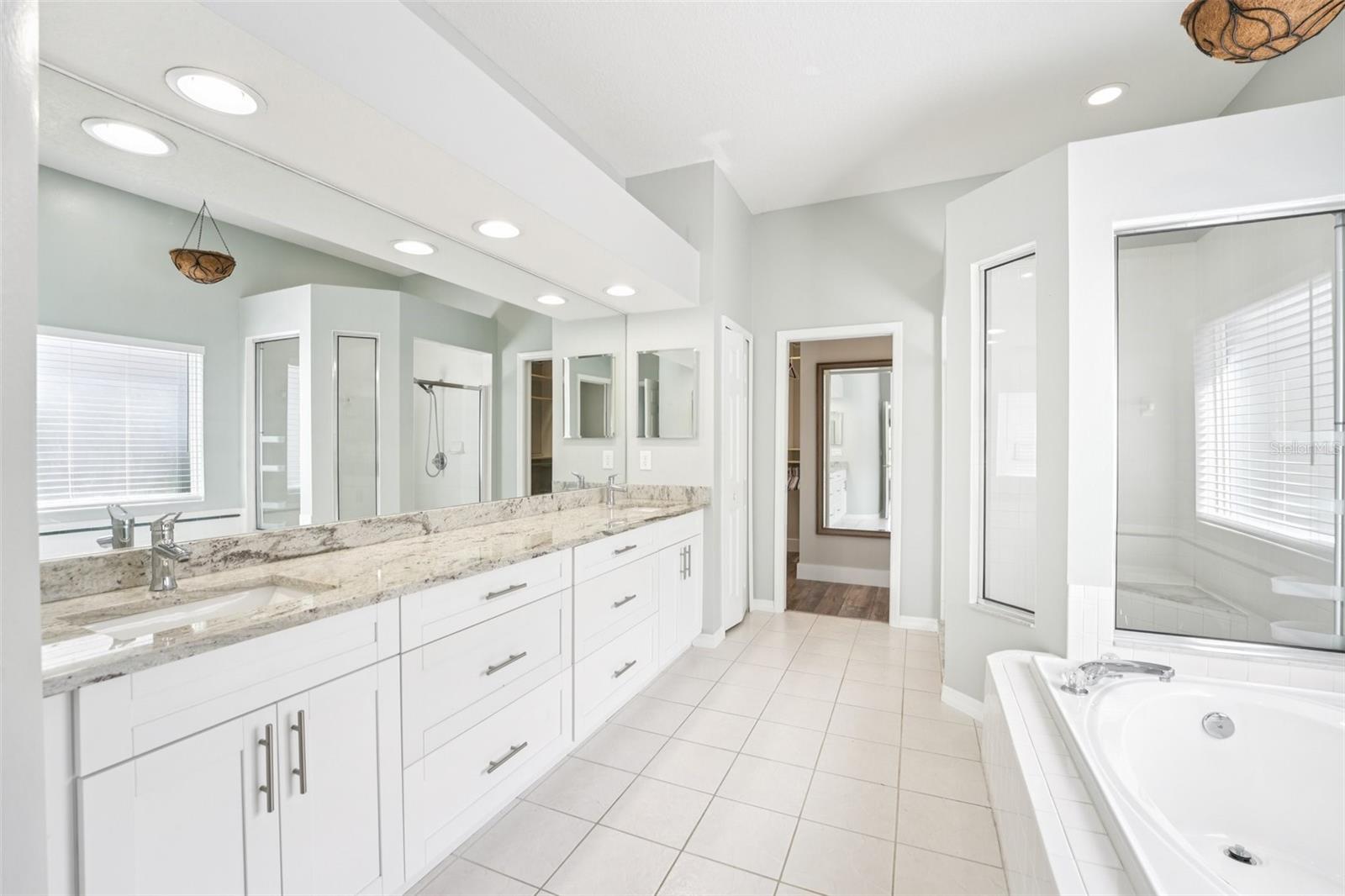 Image 20 of 36 For 18712 Forest Glen Court