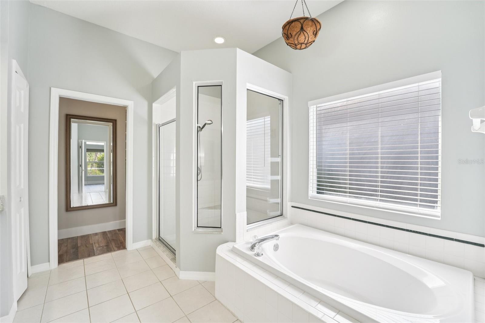 Image 21 of 36 For 18712 Forest Glen Court