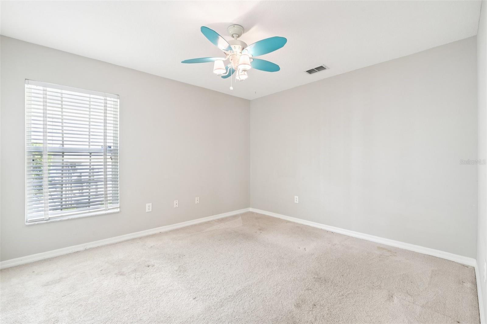 Image 23 of 36 For 18712 Forest Glen Court