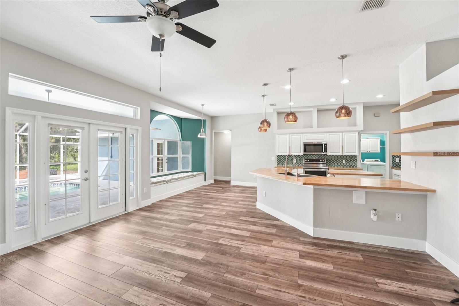 Image 5 of 36 For 18712 Forest Glen Court