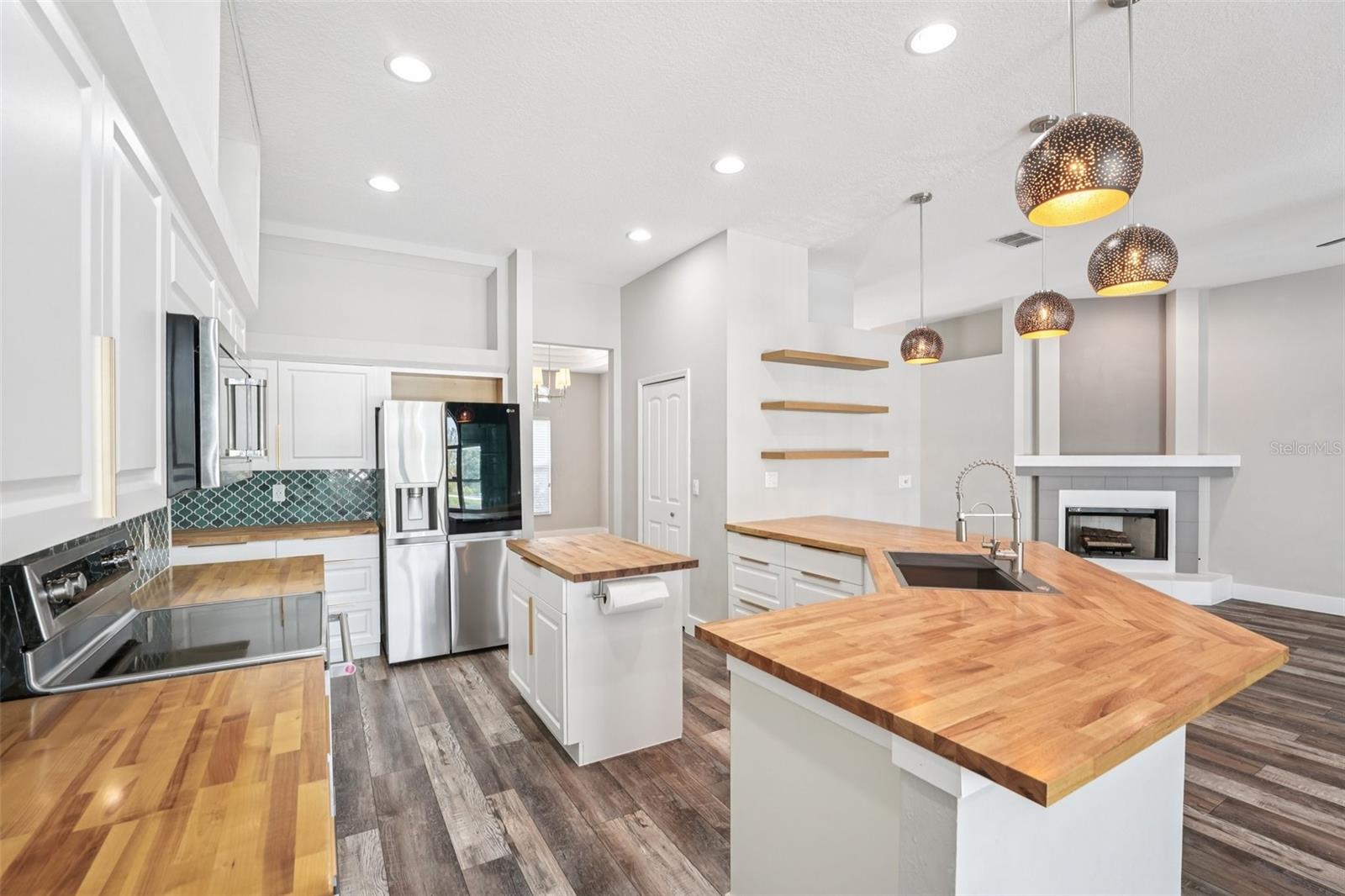 Image 6 of 36 For 18712 Forest Glen Court