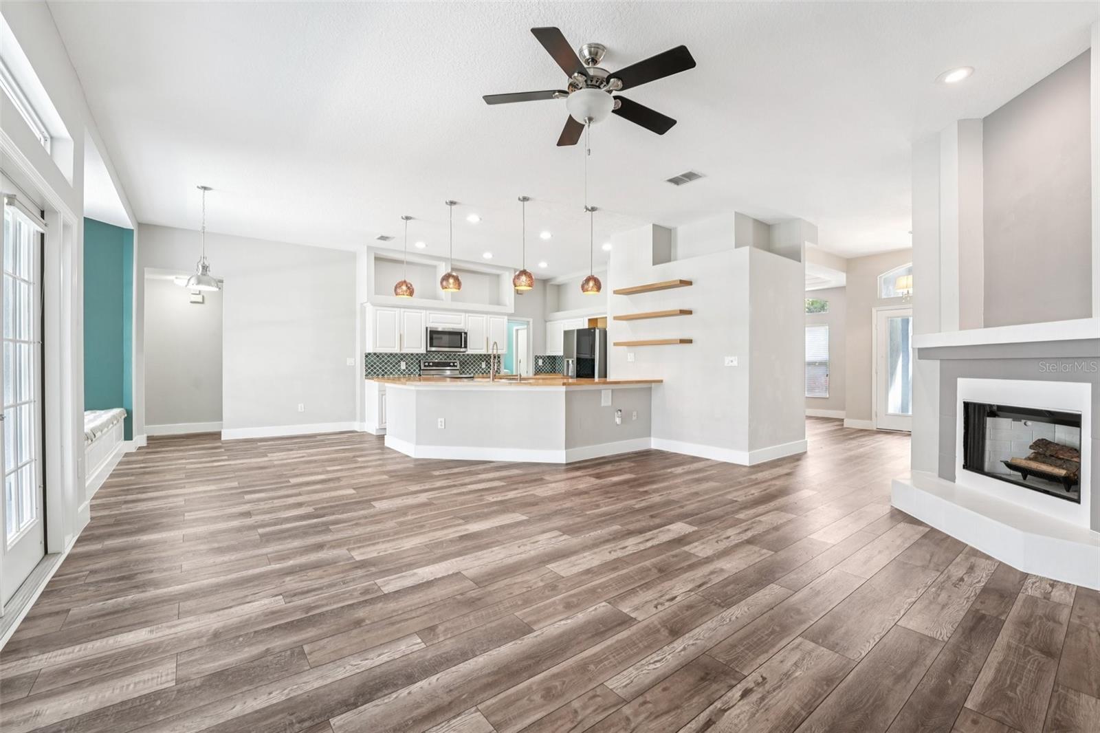 Image 9 of 36 For 18712 Forest Glen Court