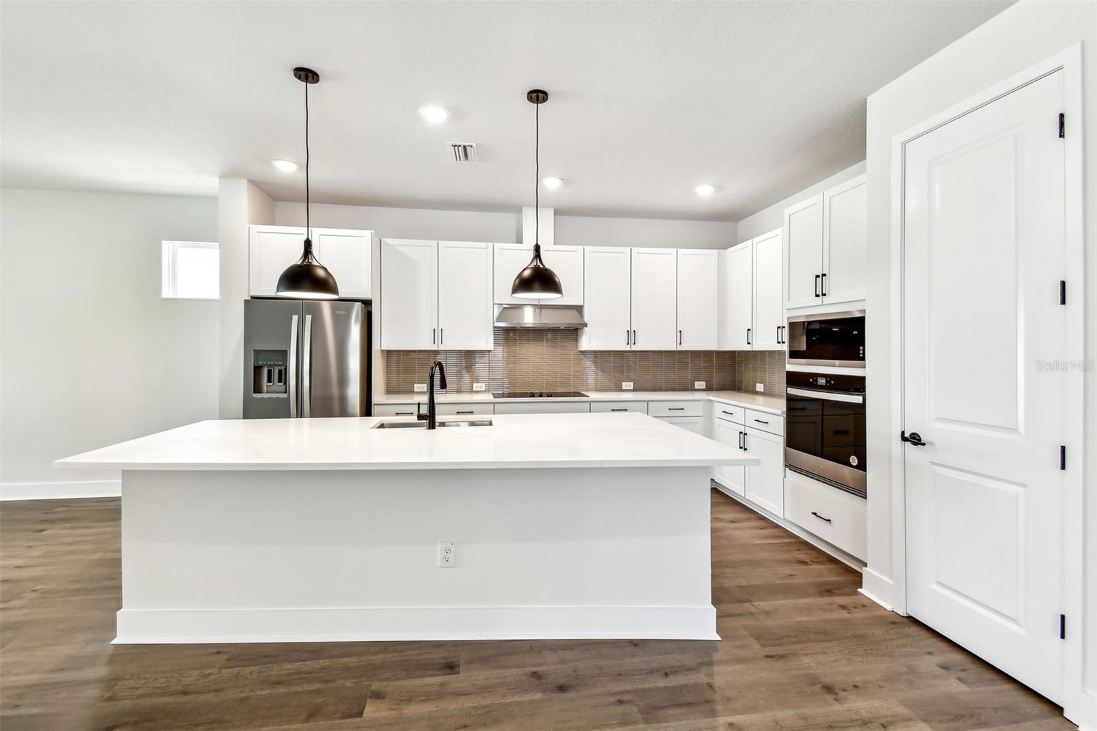 Listing photo id 10 for 3110 19th Street N