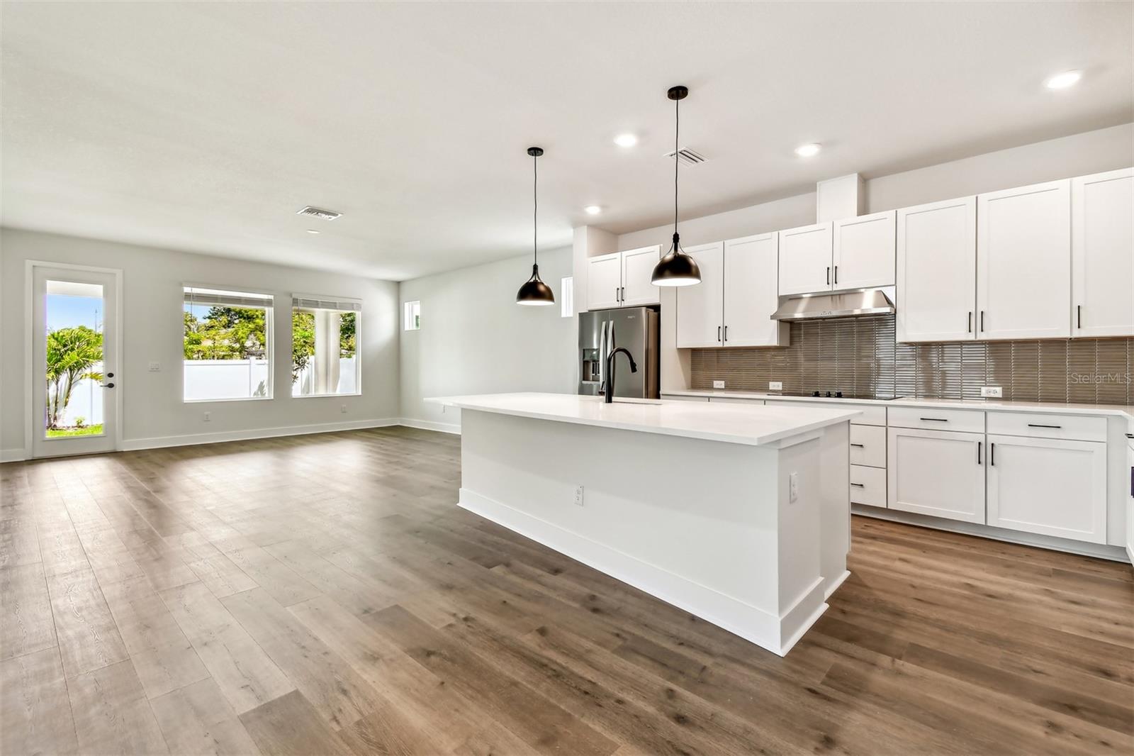 Listing photo id 11 for 3110 19th Street N