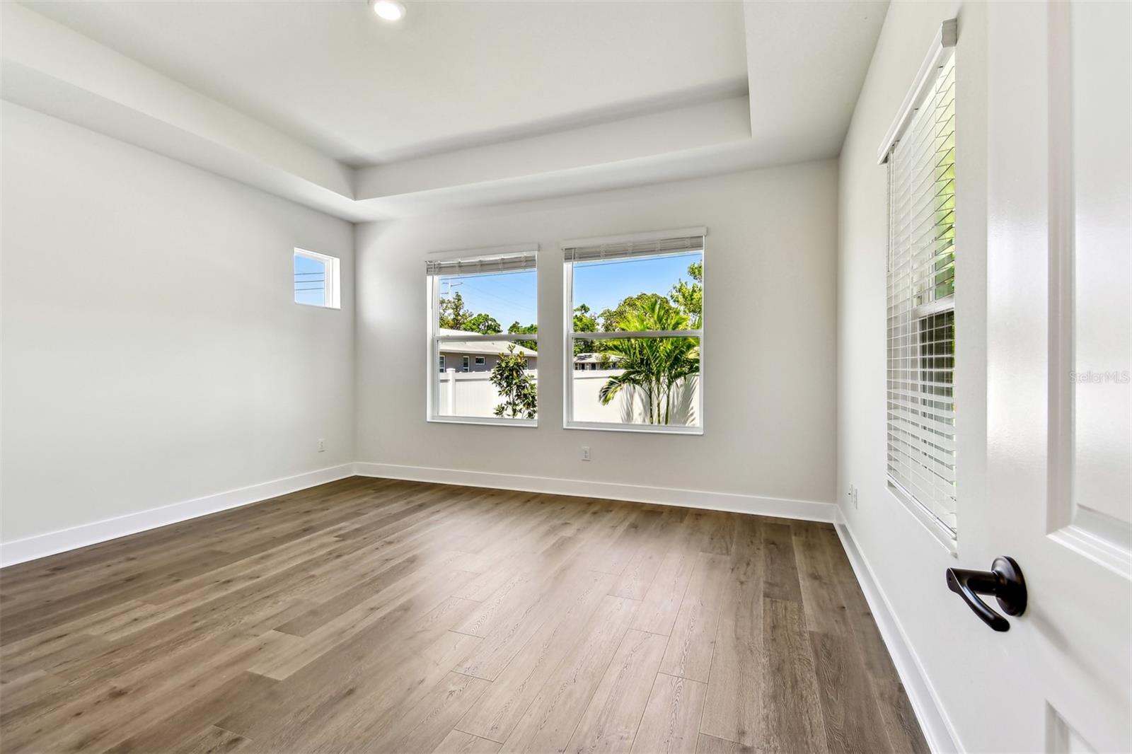 Listing photo id 14 for 3110 19th Street N