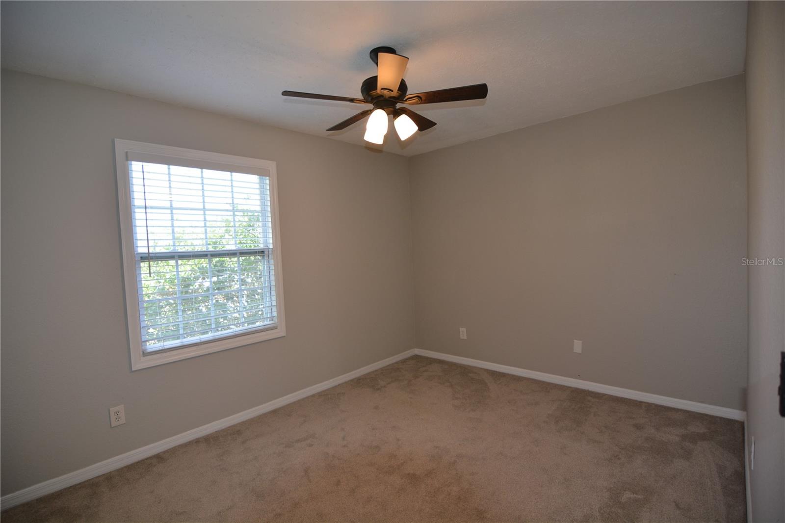 Listing photo id 13 for 13758 Orange Sunset Drive 202