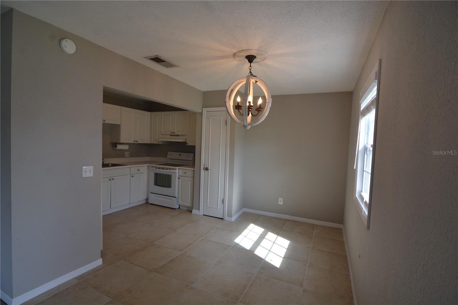 Listing photo id 4 for 13758 Orange Sunset Drive 202