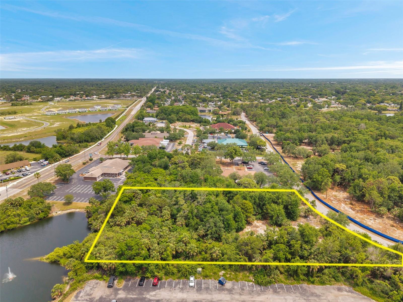 Listing photo id 12 for Lakeshore Boulevard