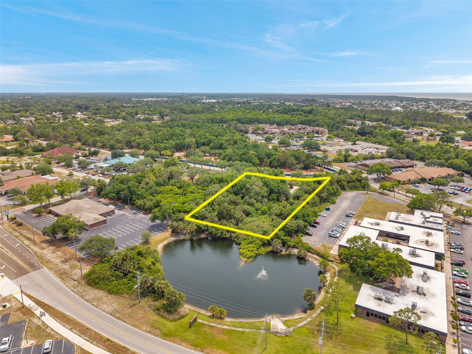 Listing photo id 13 for Lakeshore Boulevard