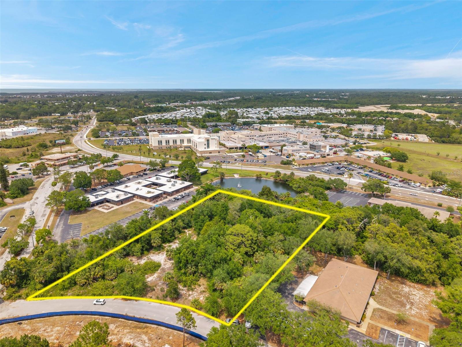 Listing photo id 17 for Lakeshore Boulevard