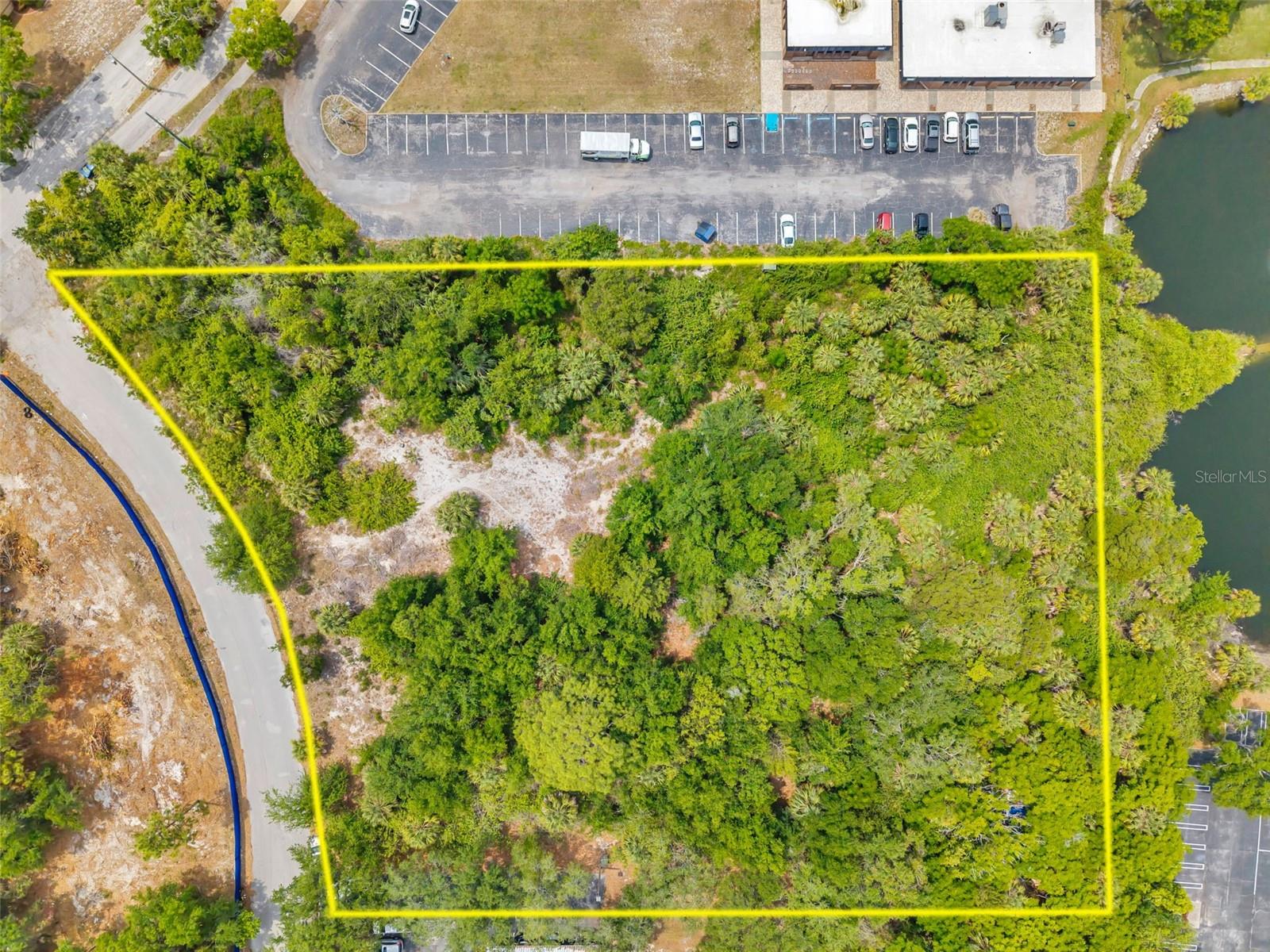 Listing photo id 0 for Lakeshore Boulevard