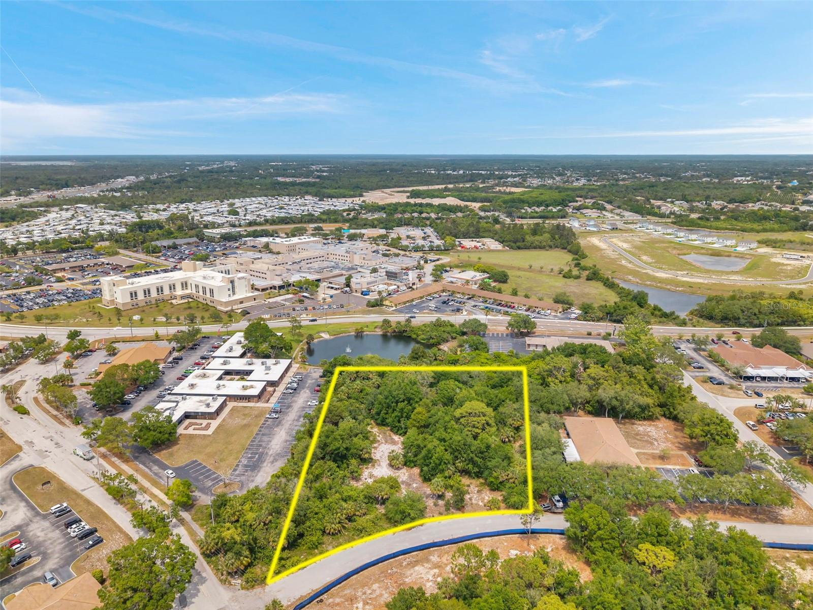 Listing photo id 18 for Lakeshore Boulevard