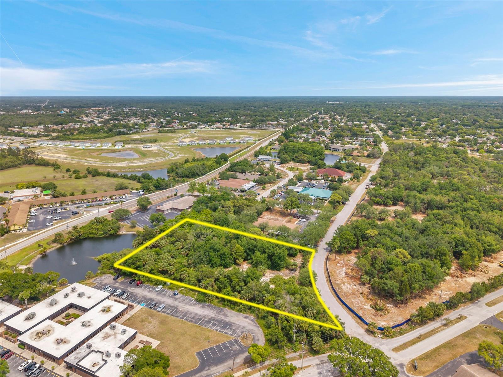 Listing photo id 19 for Lakeshore Boulevard