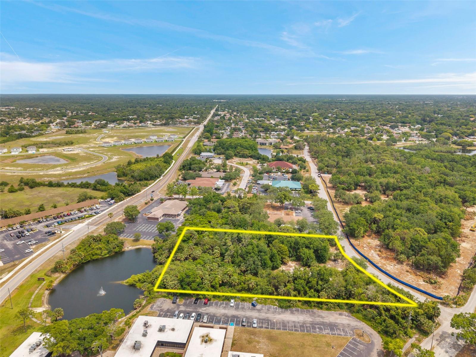 Listing photo id 20 for Lakeshore Boulevard