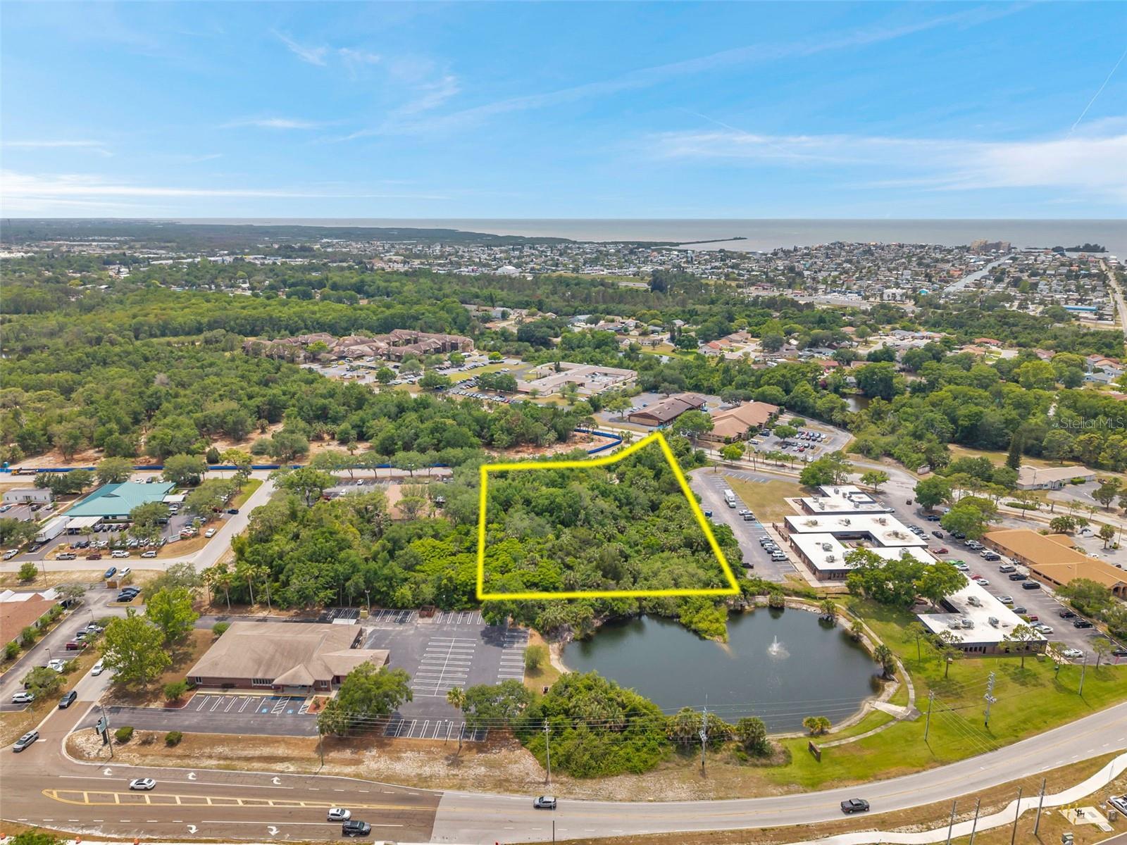 Listing photo id 22 for Lakeshore Boulevard