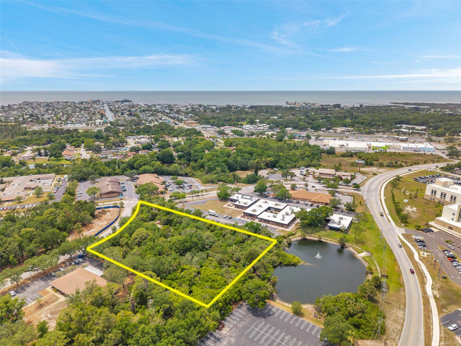 Listing photo id 23 for Lakeshore Boulevard