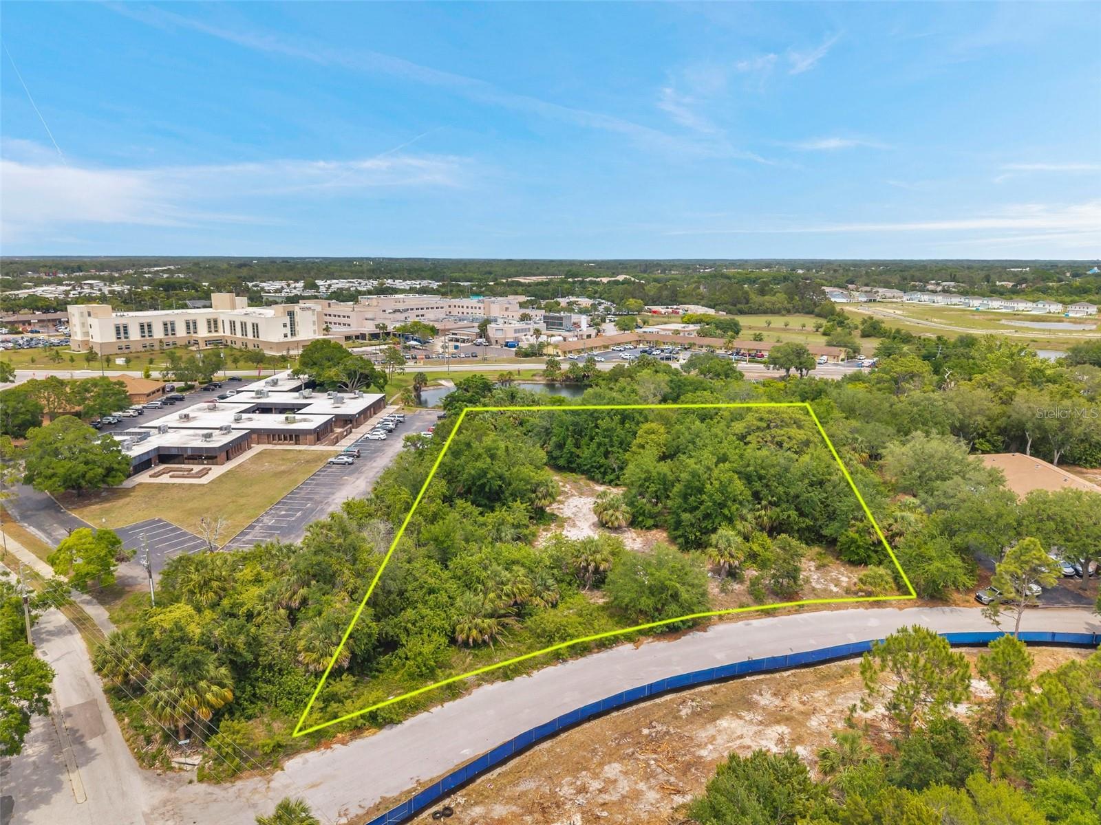 Listing photo id 1 for Lakeshore Boulevard