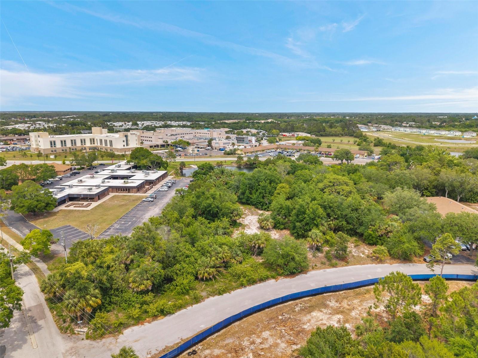 Listing photo id 28 for Lakeshore Boulevard