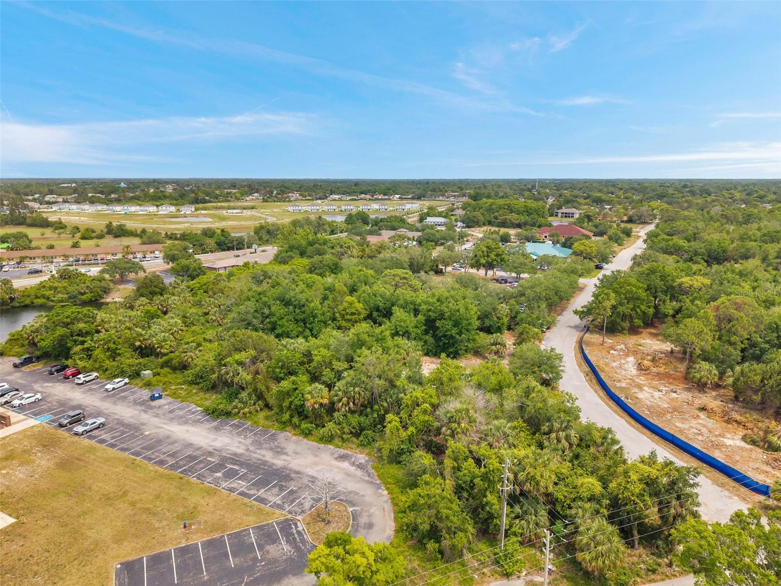 Listing photo id 29 for Lakeshore Boulevard