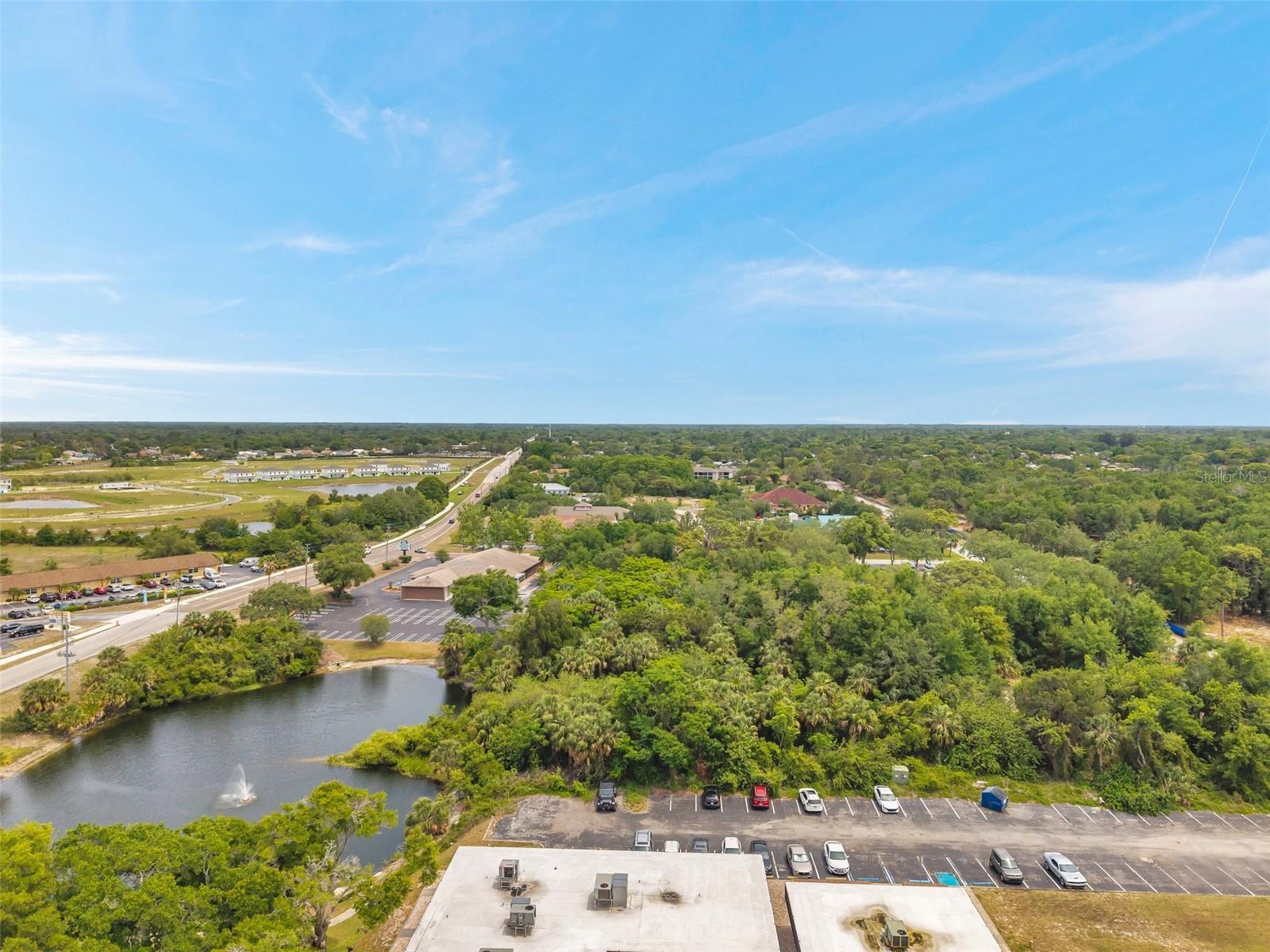 Listing photo id 30 for Lakeshore Boulevard