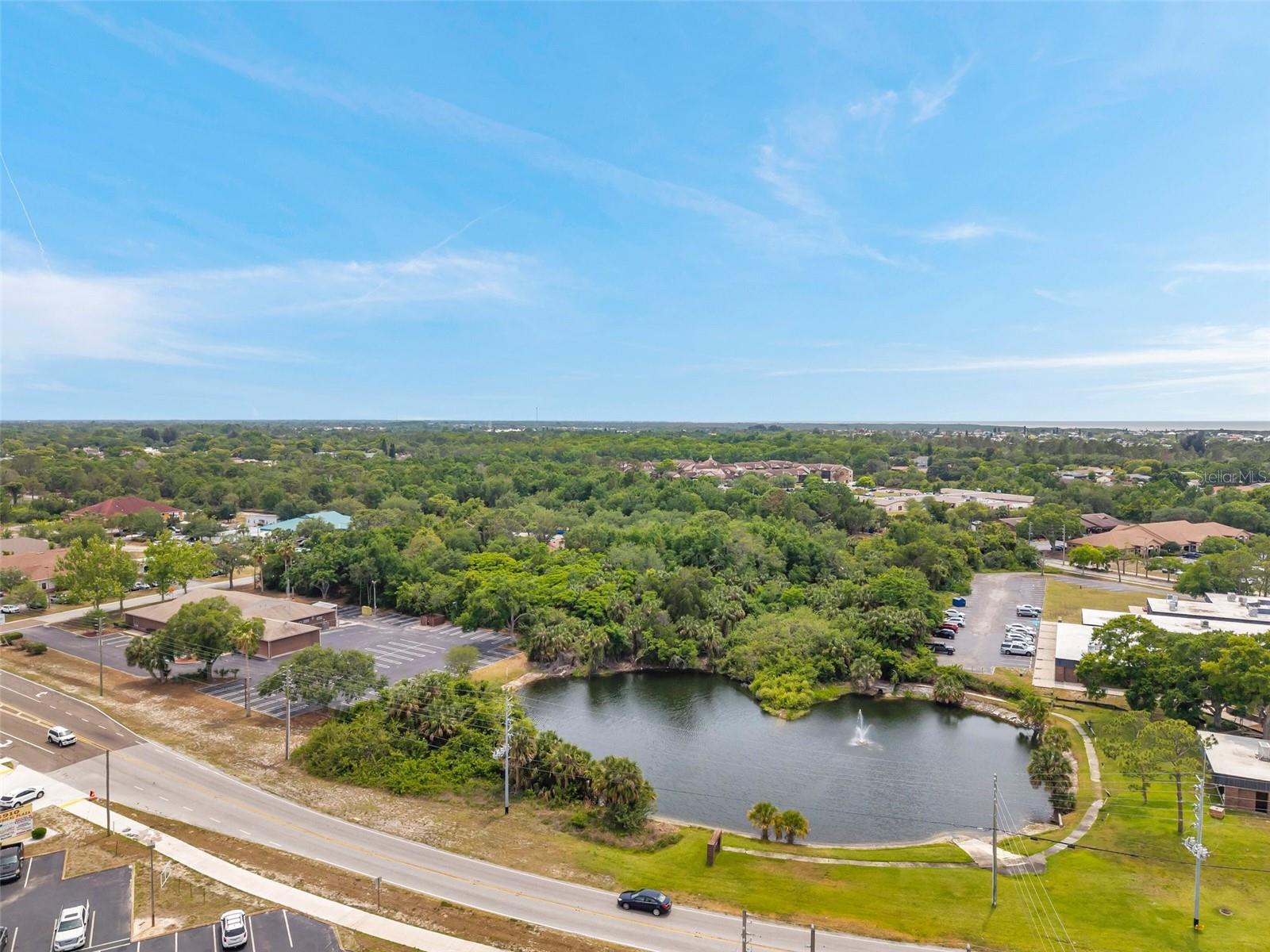 Listing photo id 31 for Lakeshore Boulevard