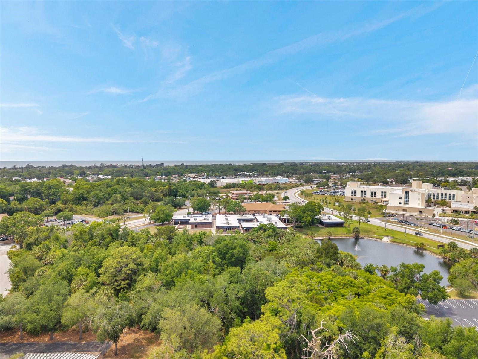 Listing photo id 34 for Lakeshore Boulevard