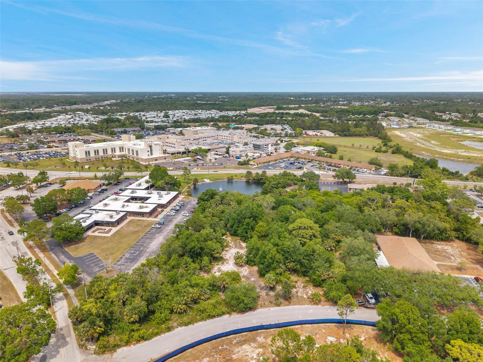 Listing photo id 36 for Lakeshore Boulevard